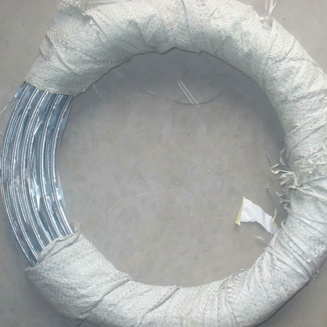16m 0.35mm οδοντωτά - σπείρα ISO 9001 κονσερτινών καλωδίων ηλεκτρικός φράκτης ξυραφιών 0